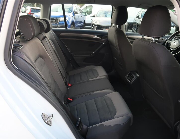 Volkswagen Golf Kombi 1,5 l 96 kw