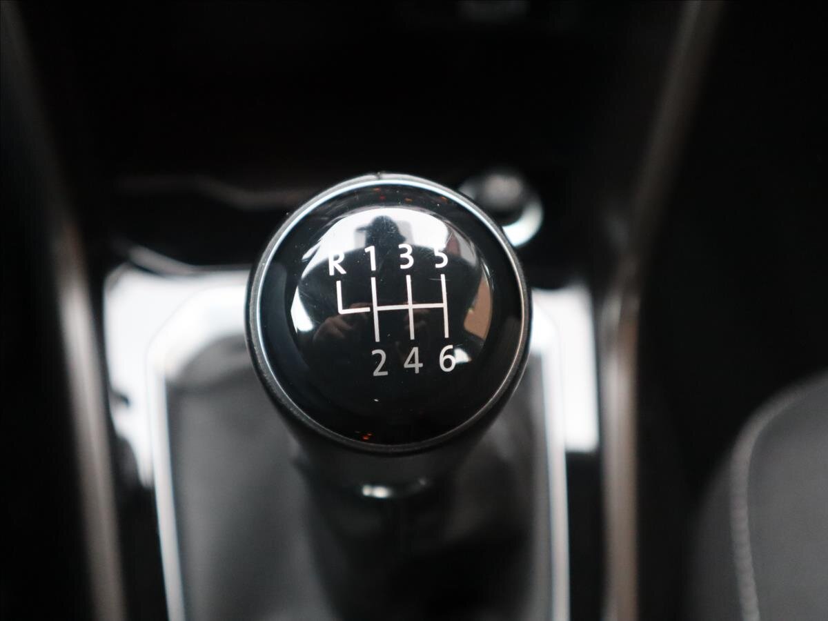 Volkswagen T-Roc CUV 1,6 l 85 kw