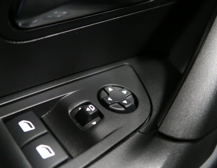 Peugeot 2008 Hatchback 1,2 l 96 kw