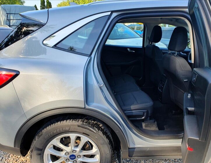 Ford Kuga SUV 1,5 l 88 kw