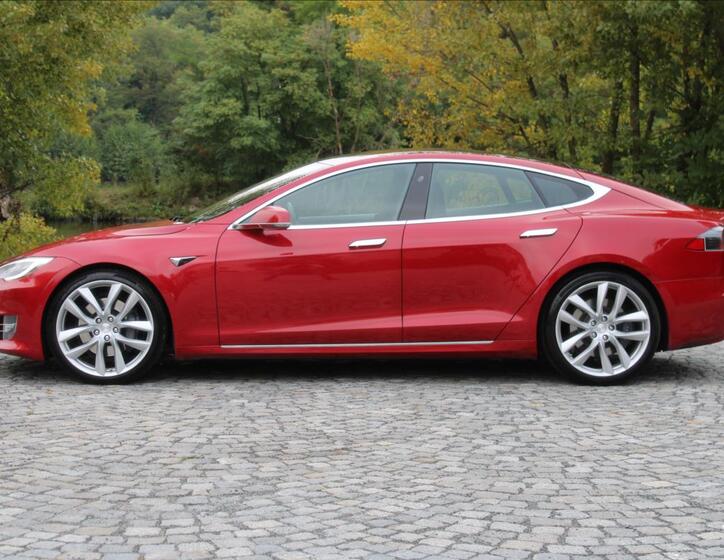 Tesla Model S 6