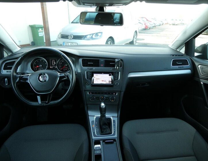 Volkswagen Golf 30