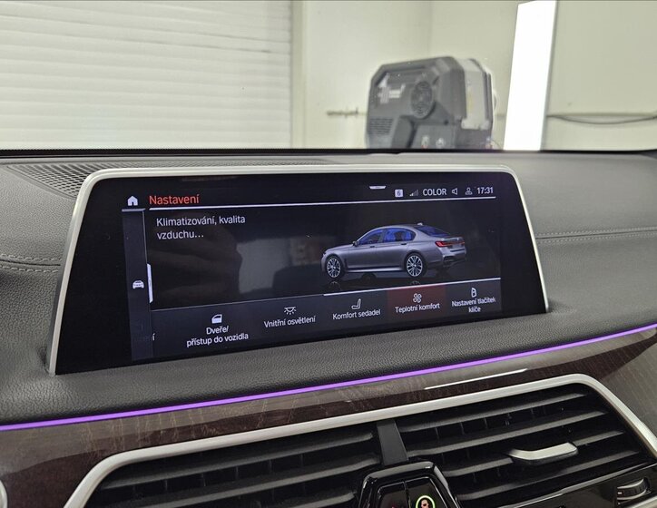 BMW Řada 7 Sedan 3,0 l 195 kw