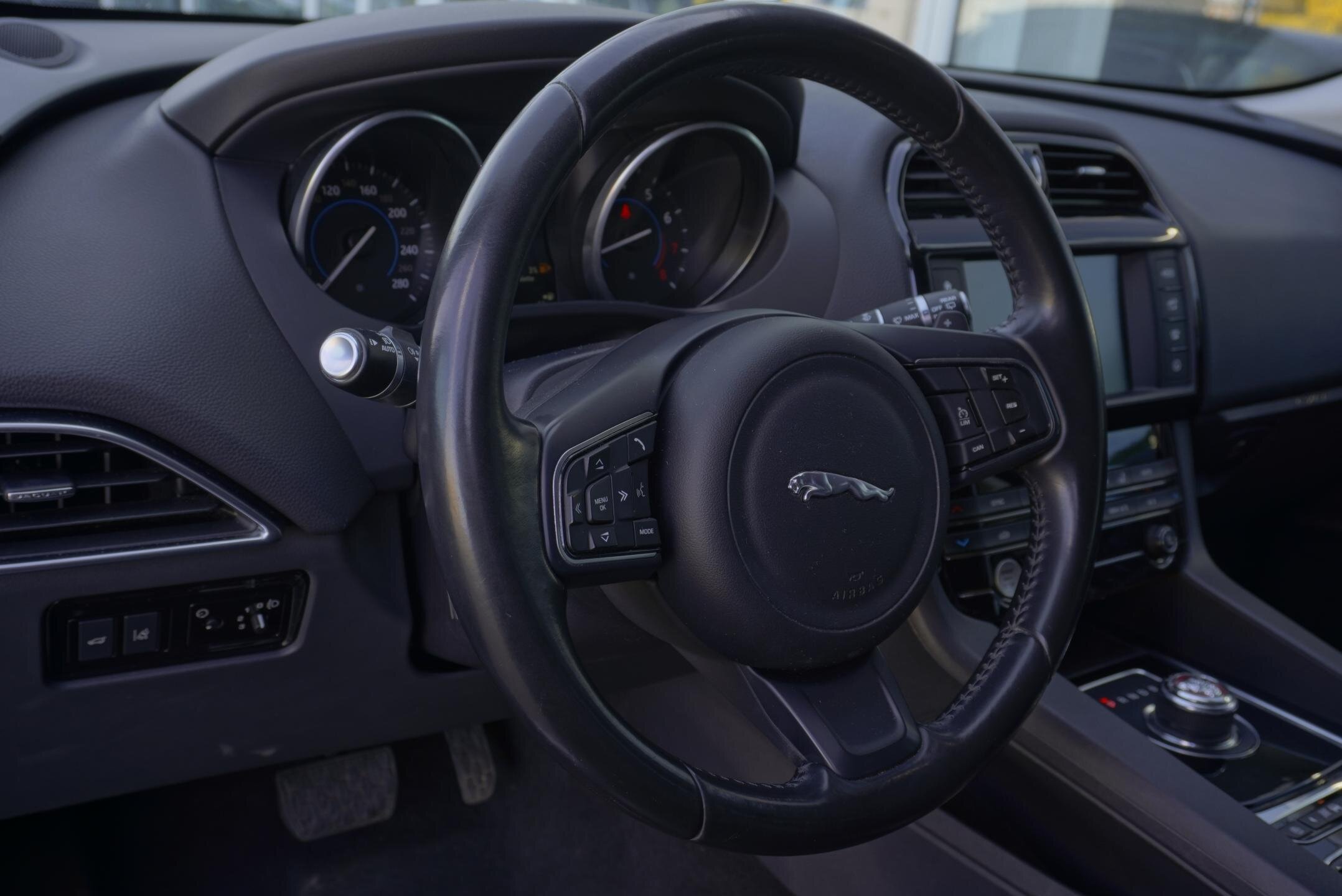 Jaguar F-Pace SUV / Terénní 2,0 l 184 kw