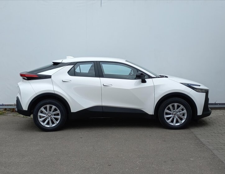 Toyota C-HR CUV 1,8 l 72 kw