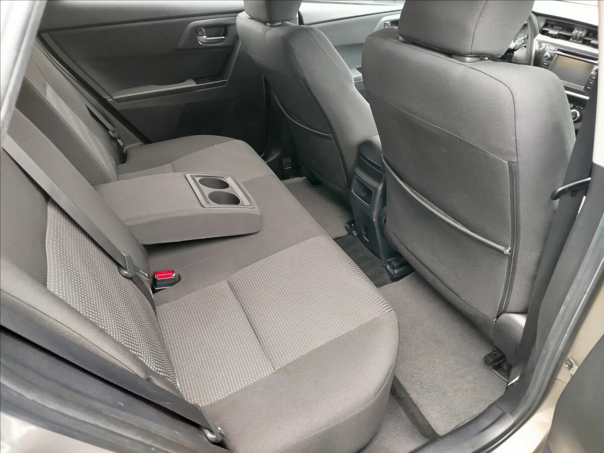 Toyota Auris Kombi 2,0 l 91 kw