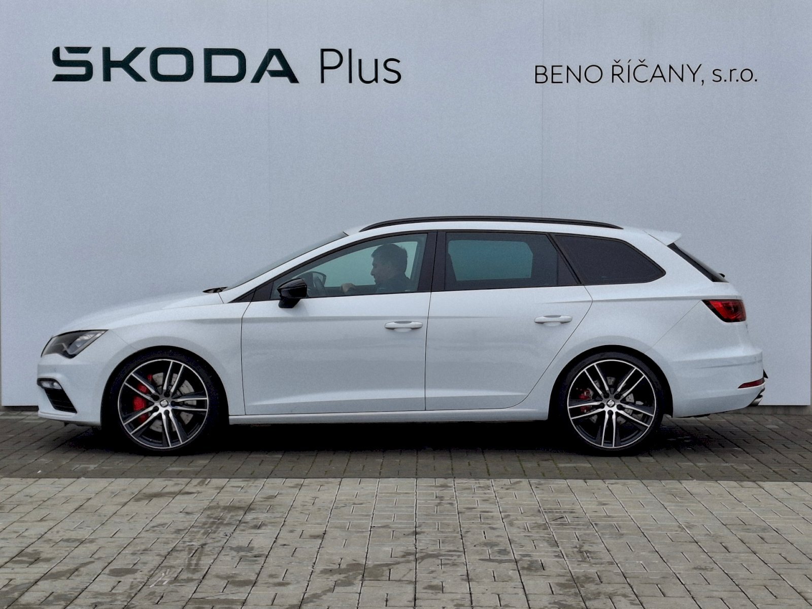 Seat Leon Kombi 2,0 l 221 kw