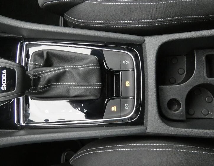 Škoda Karoq SUV 1,5 l 110 kw