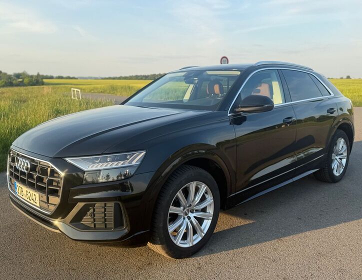 Audi Q8 1
