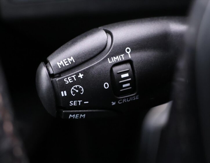 Peugeot 3008 SUV 1,2 l 96 kw