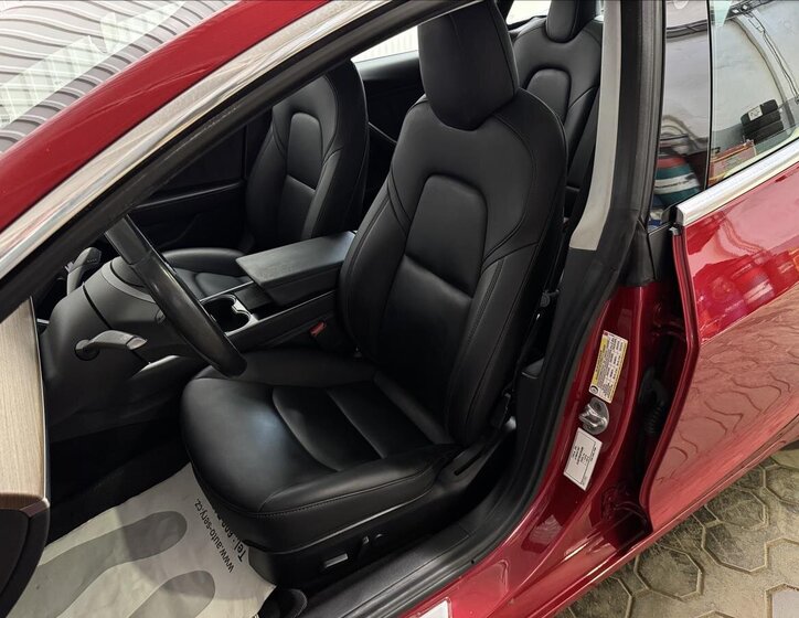 Tesla Model 3 Liftback 0,0 324 kw