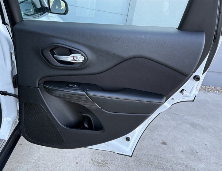 Jeep Cherokee SUV 2,0 l 103 kw