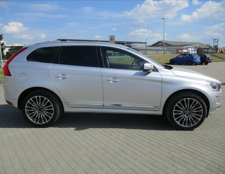 Volvo XC60 SUV 2,4 l 133 kw