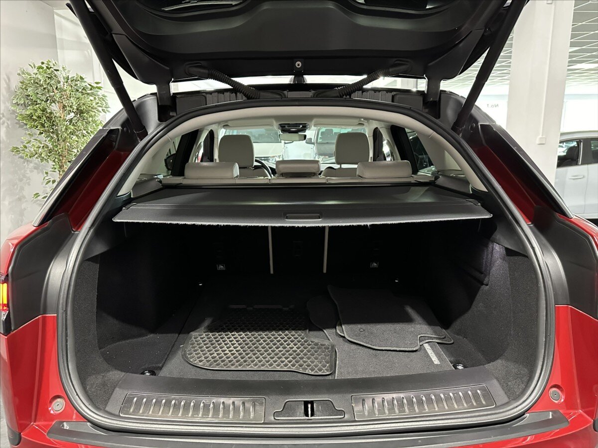 Land Rover Range Rover Velar SUV / Terénní 2,0 l 132 kw