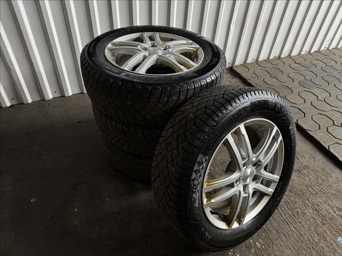 Volkswagen T-Roc SUV / Terénní 2,0 l 140 kw