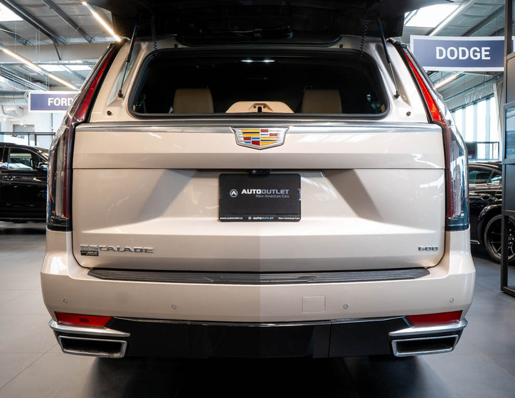 Cadillac Escalade 4