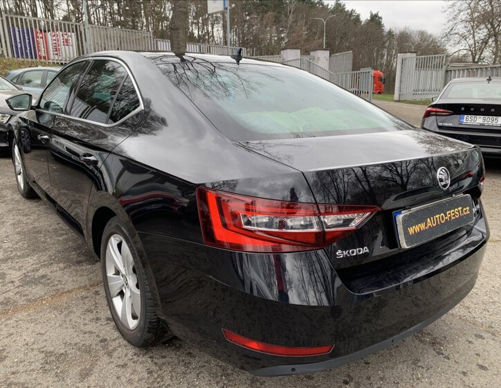 Škoda Superb Sedan / Limuzína 1,5 l 110 kw