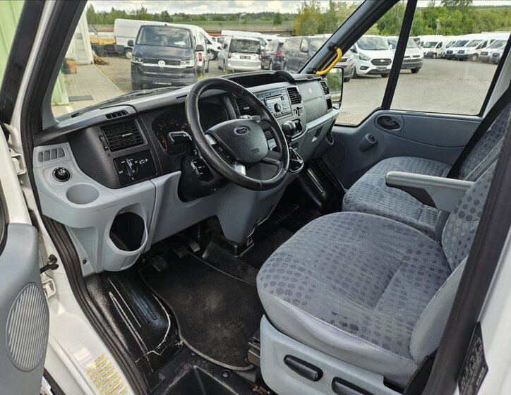 Ford Transit 8
