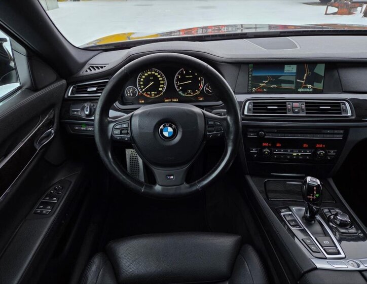 BMW Řada 7 Sedan / Limuzína 4,4 l 300 kw
