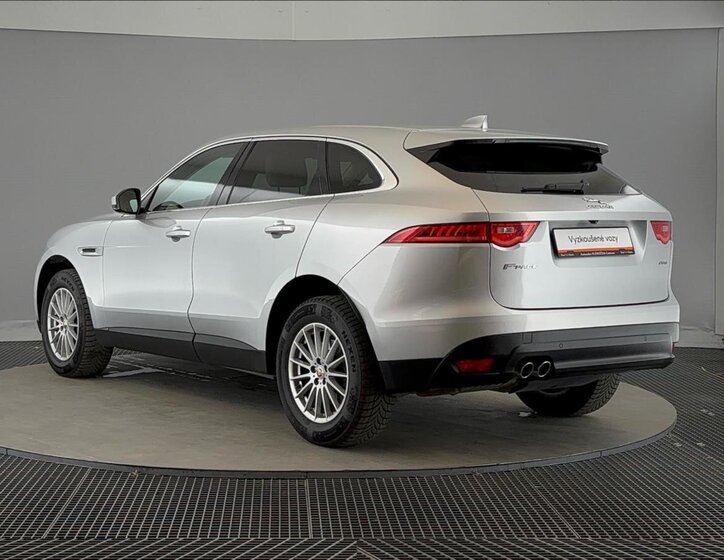 Jaguar F-Pace SUV / Terénní 2,0 l 132 kw
