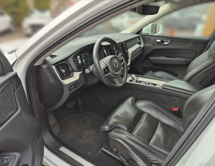 Volvo XC60 SUV / Terénní 2,0 l 145 kw