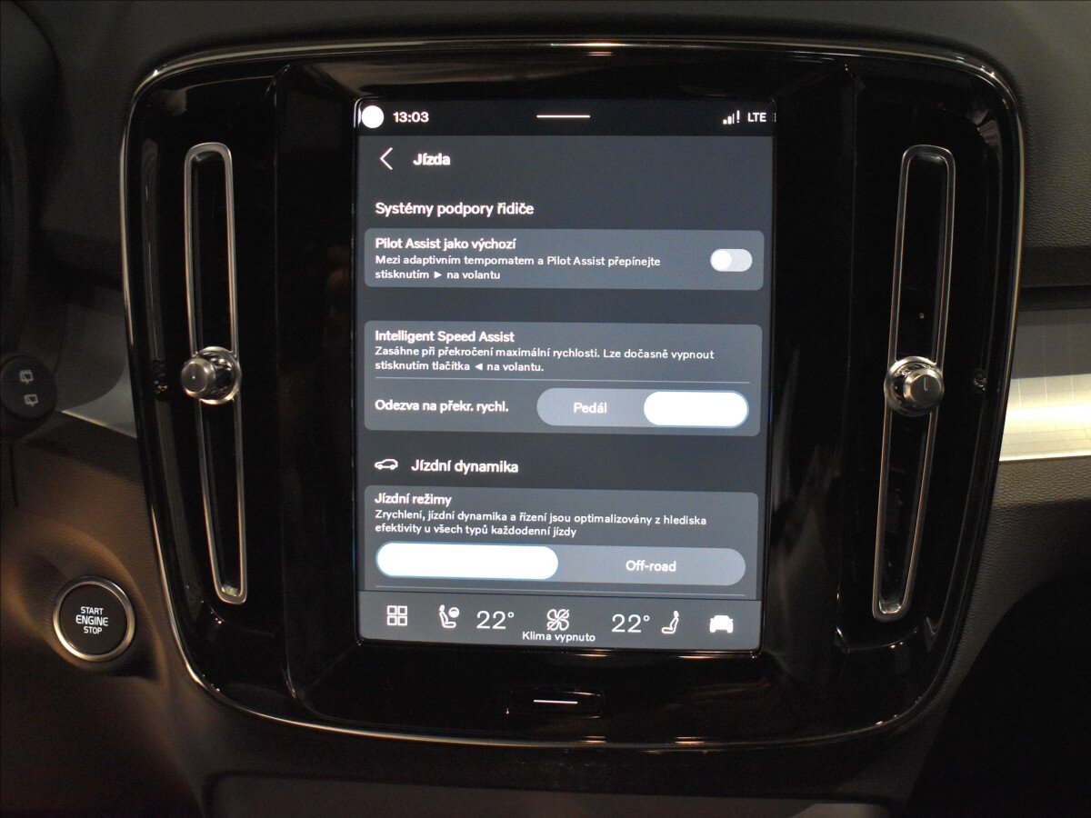 Volvo XC40 SUV / Terénní 2,0 l 145 kw