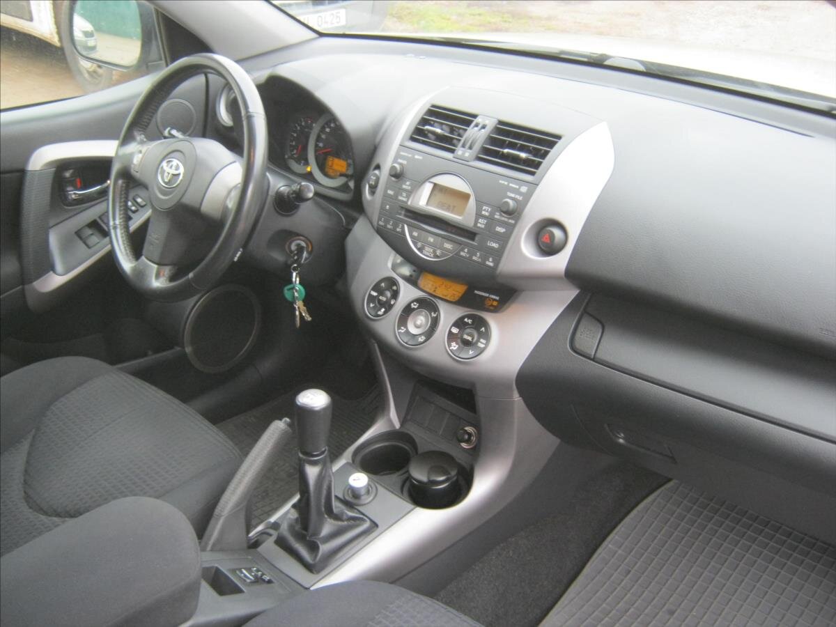 Toyota RAV4 Kombi 2,0 l 112 kw