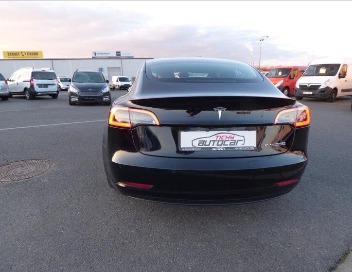 Tesla Model 3 Sedan 0,0 377 kw