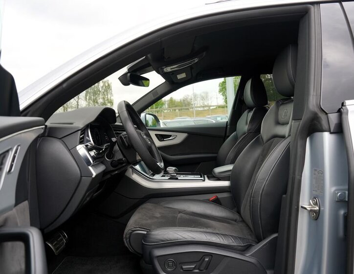 Audi Q8 SUV / Terénní 3,0 l 250 kw