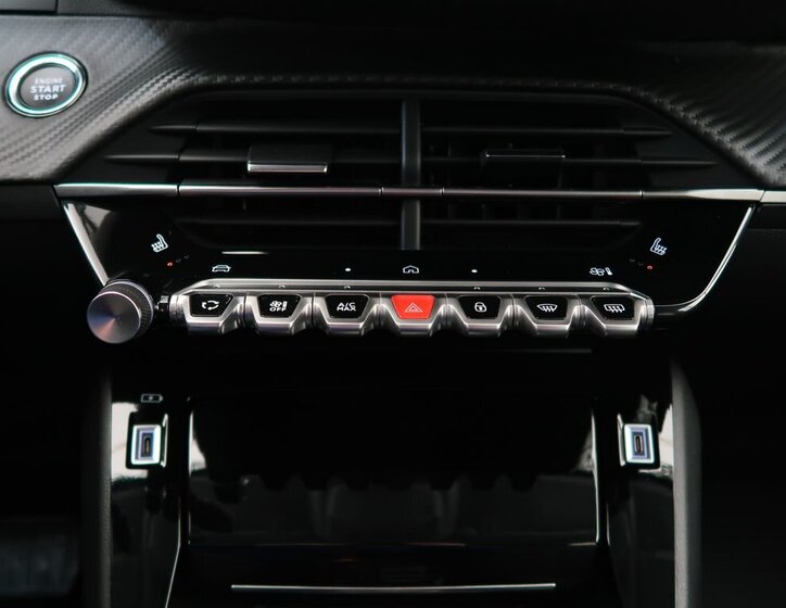 Peugeot 208 Hatchback 1,2 l 74 kw