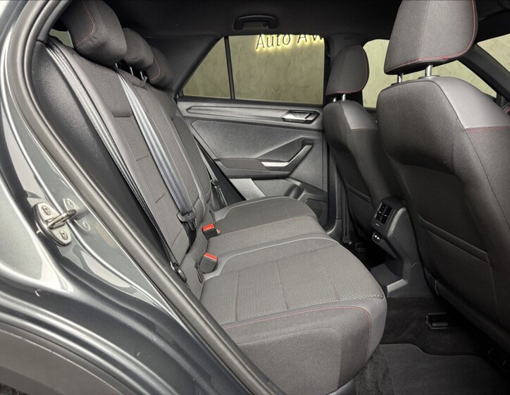 Volkswagen T-Roc SUV 1,5 l 110 kw