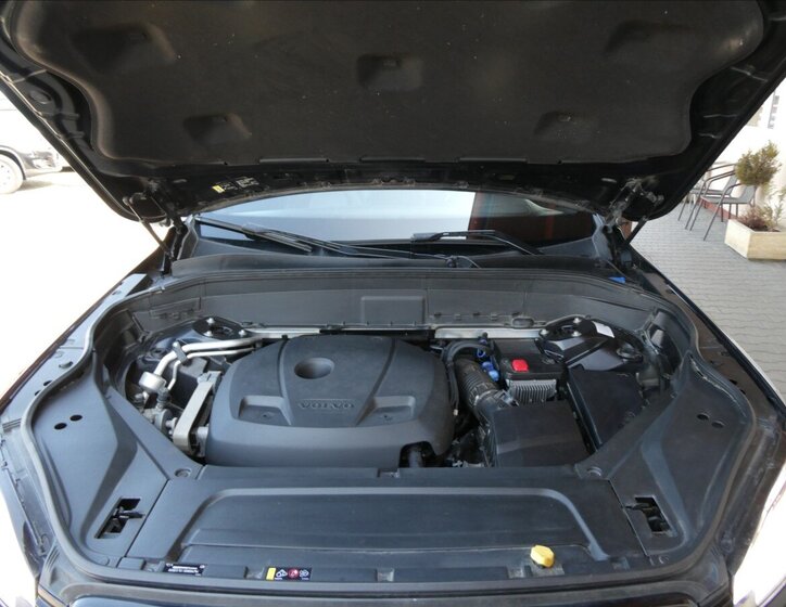 Volvo XC90 SUV / Terénní 2,0 l 228 kw