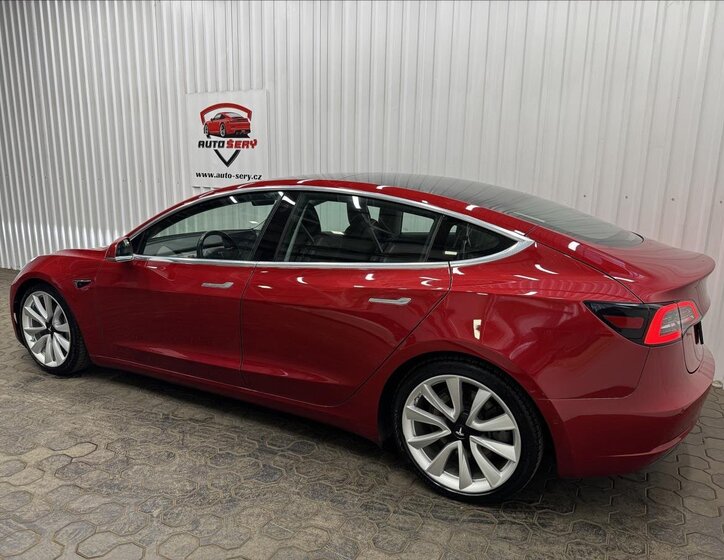 Tesla Model 3 Liftback 0,0 324 kw