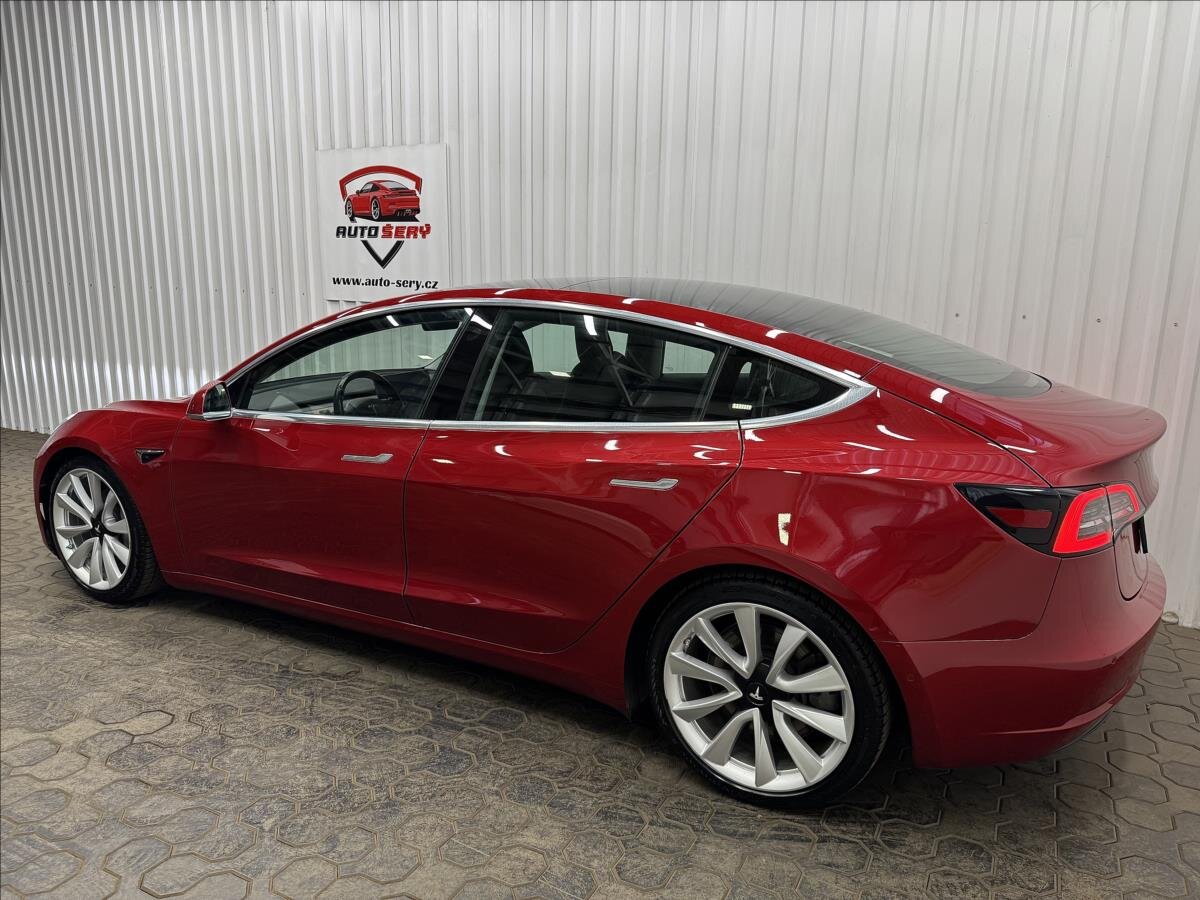 Tesla Model 3 Liftback 0,0 324 kw