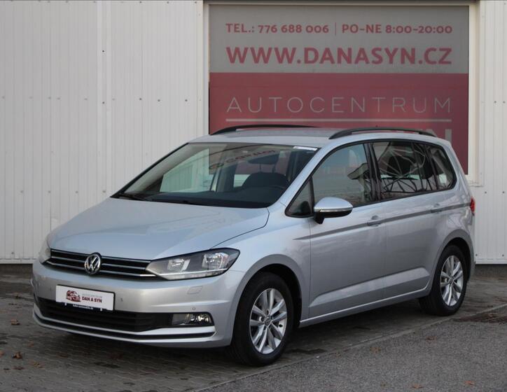 Volkswagen Touran 1
