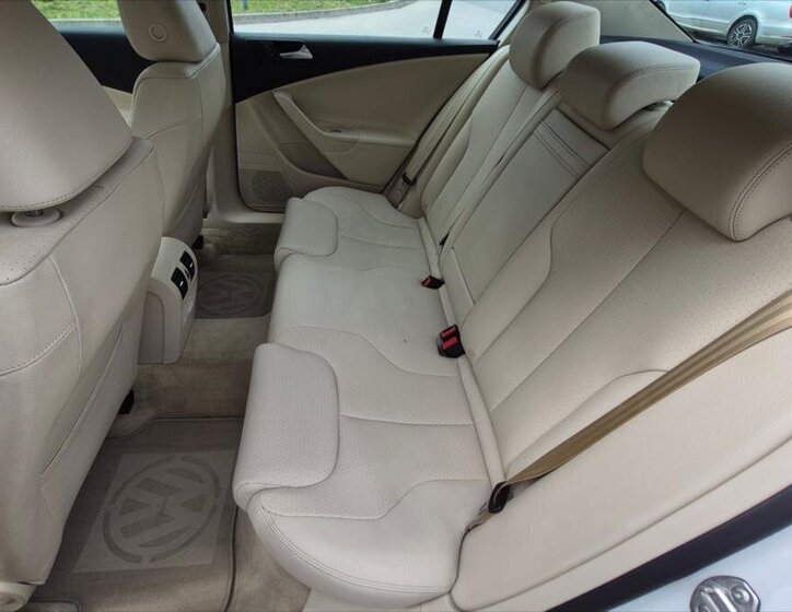 Volkswagen Passat Sedan / Limuzína 2,0 l 147 kw