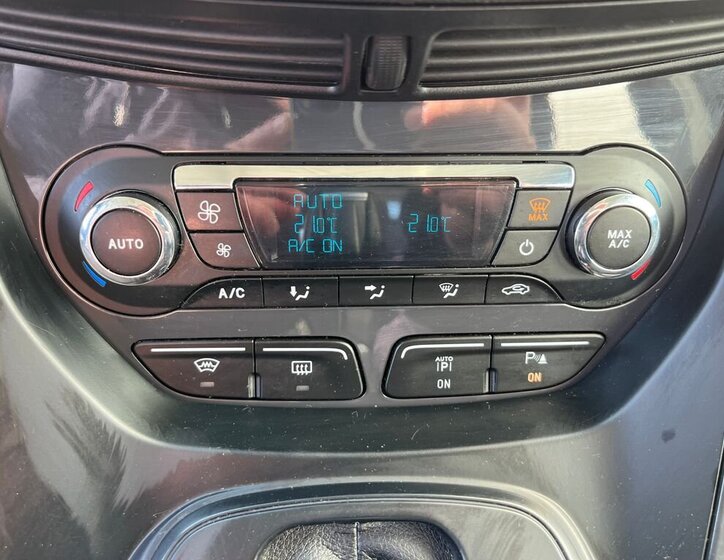 Ford Kuga SUV 1,6 l 134 kw