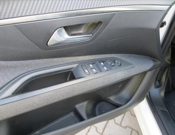 Peugeot 3008 SUV / Terénní 1,5 l 96 kw