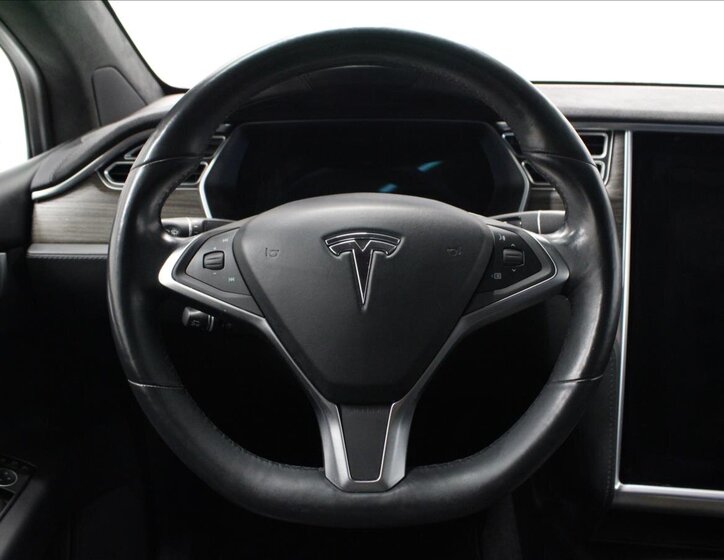 Tesla Model X 17