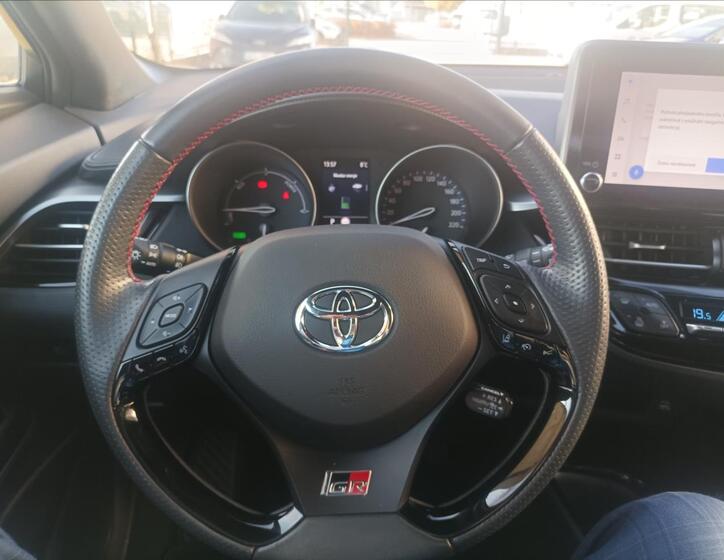 Toyota C-HR 11