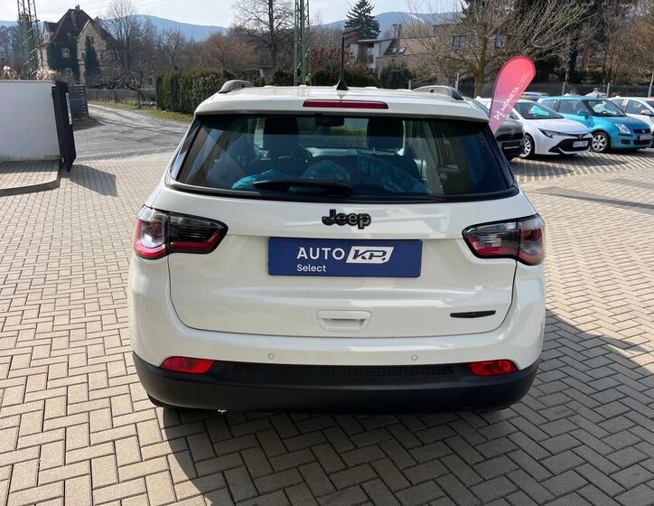 Jeep Compass SUV / Terénní 1,3 l 96 kw