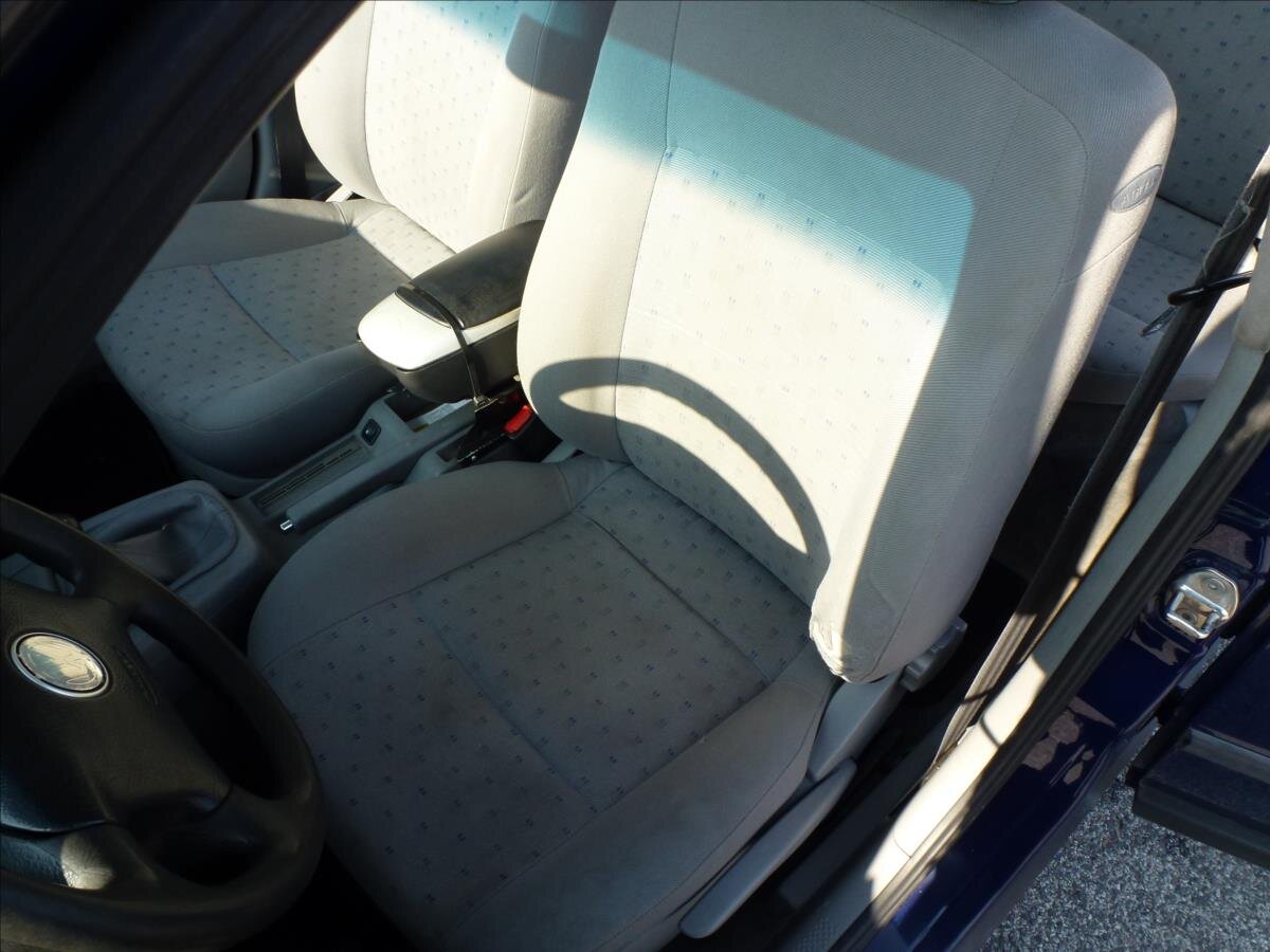 Volkswagen Passat Kombi 1,6 l 74 kw