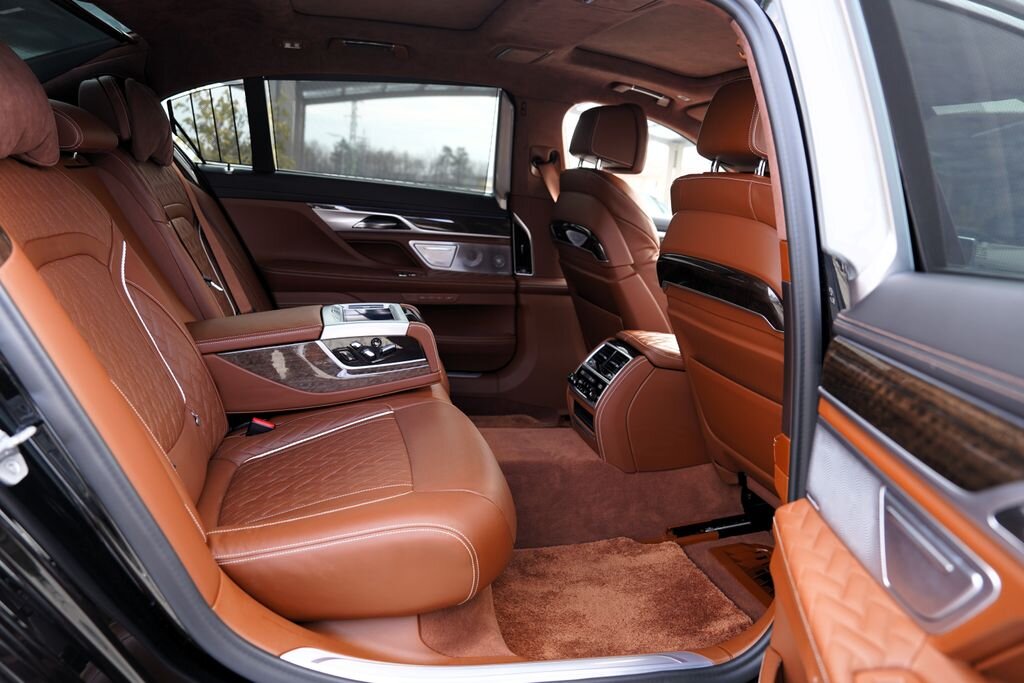 BMW Řada 7 Sedan / Limuzína 6,6 l 430 kw