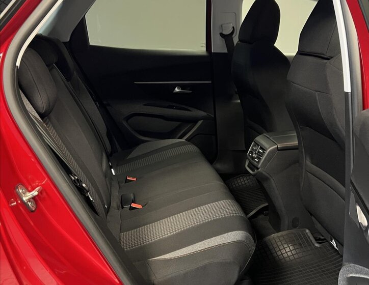 Peugeot 3008 SUV 1,2 l 96 kw