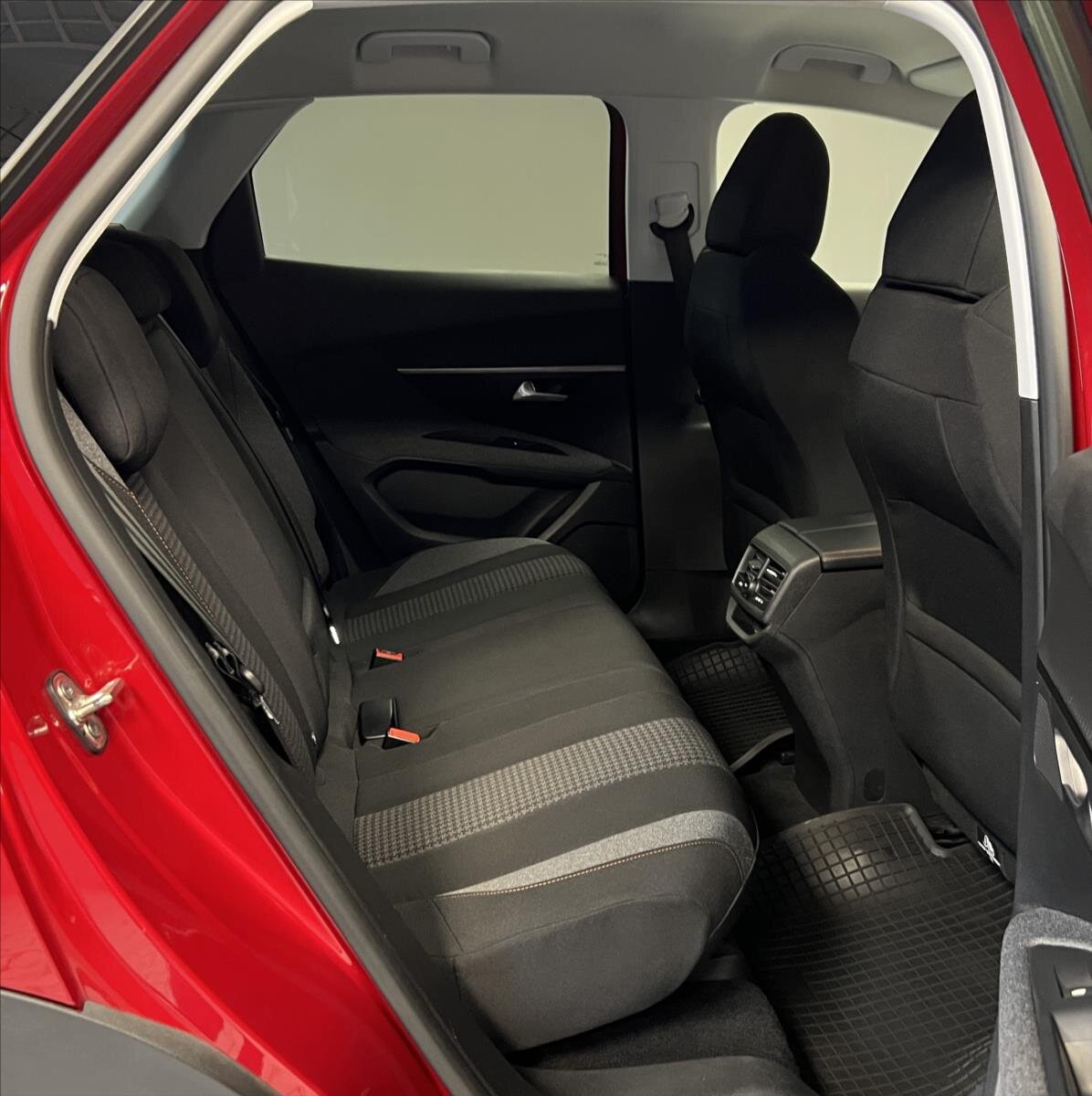 Peugeot 3008 SUV 1,2 l 96 kw