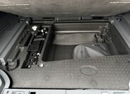 Land Rover Defender 29