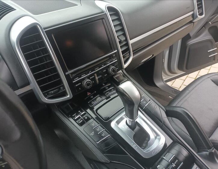 Porsche Cayenne Kombi 3,0 l 180 kw