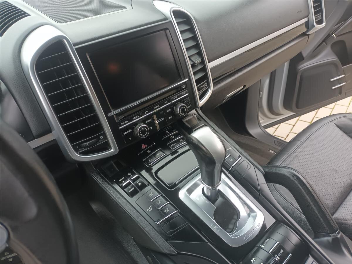 Porsche Cayenne Kombi 3,0 l 180 kw