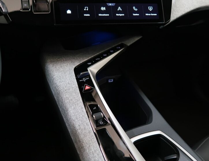 Peugeot 5008 SUV 1,2 l 100 kw