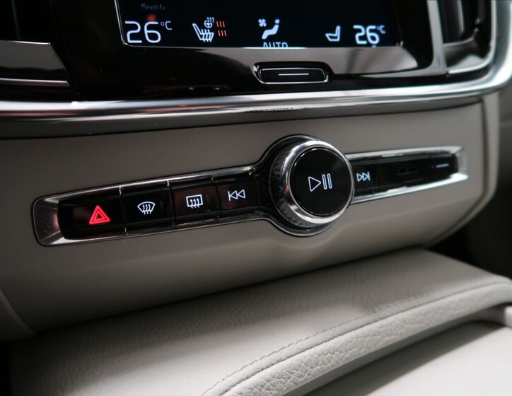 Volvo S90 Sedan / Limuzína 2,0 l 173 kw